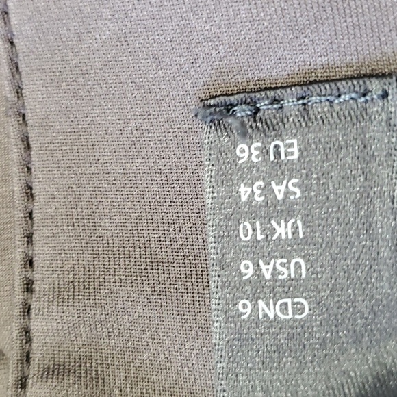 LIJA, Womens Bermuda shorts.  Size 6. Gray. 4 pockets, Golf. Pickel ball. Tennis - Picture 8 of 12